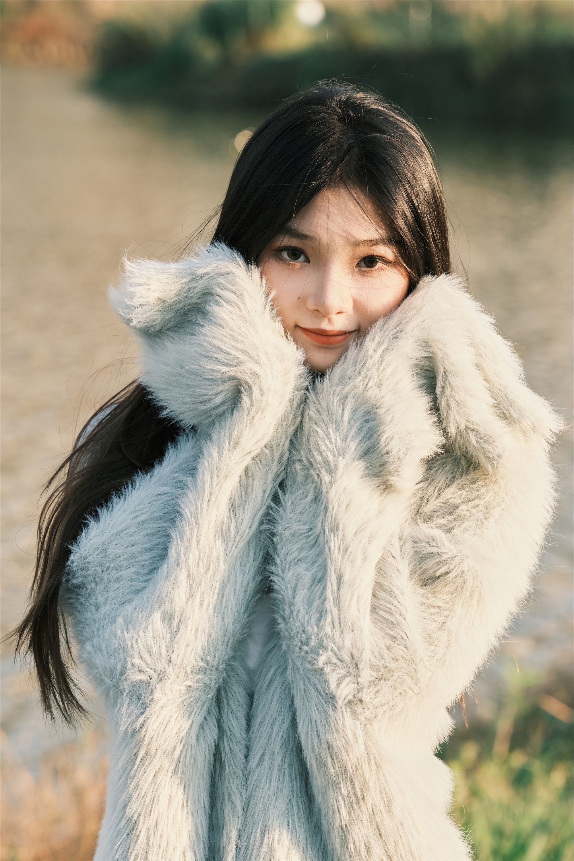 YITUYU艺图语 2025.01.03 湖边 一只狸猫